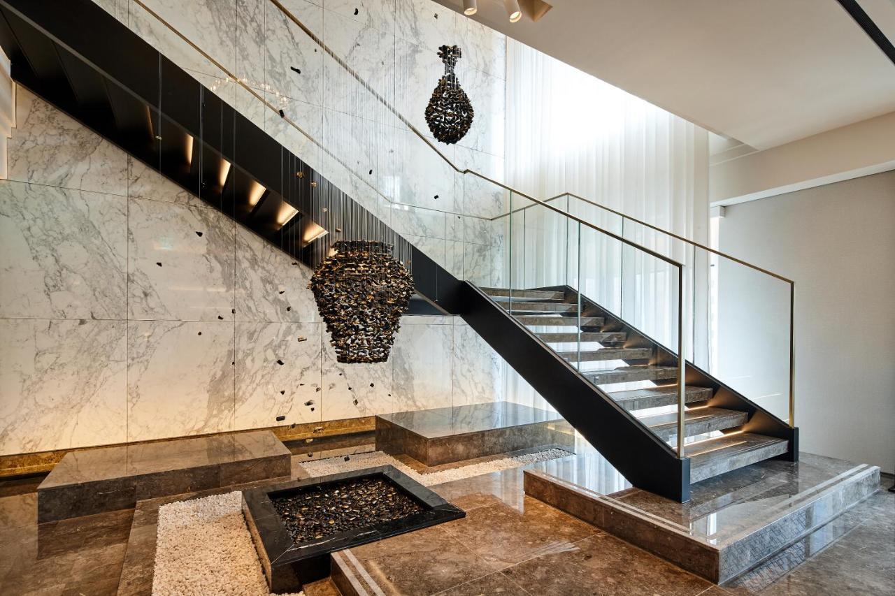 Lotte Hotel Seoul Executive Tower Buitenkant foto The staircase