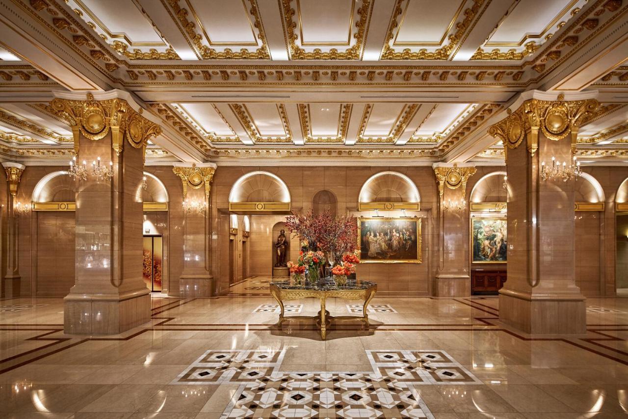 Lotte Hotel Seoul Executive Tower Buitenkant foto The lobby of the Four Seasons Hotel