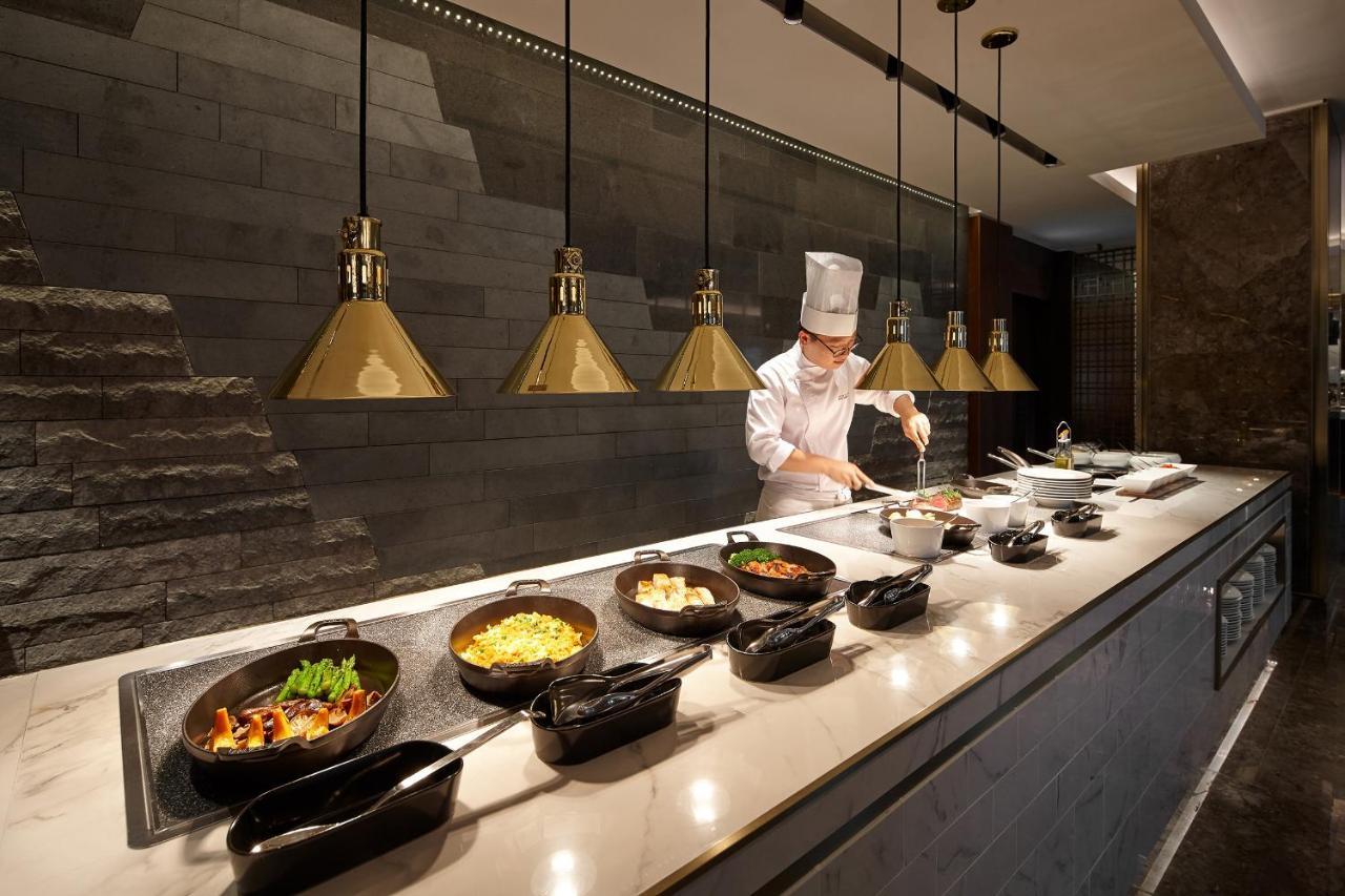 Lotte Hotel Seoul Executive Tower Buitenkant foto A live kitchen at the airport