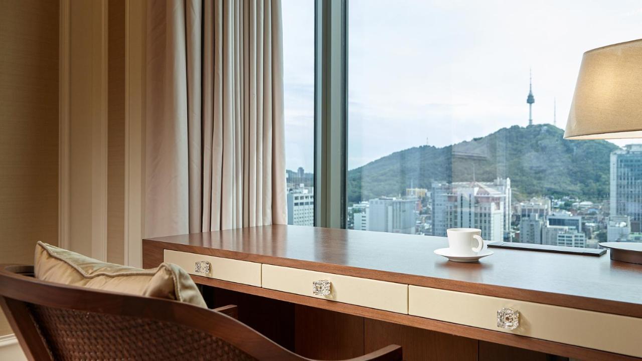 Lotte Hotel Seoul Executive Tower Buitenkant foto A room at the hotel
