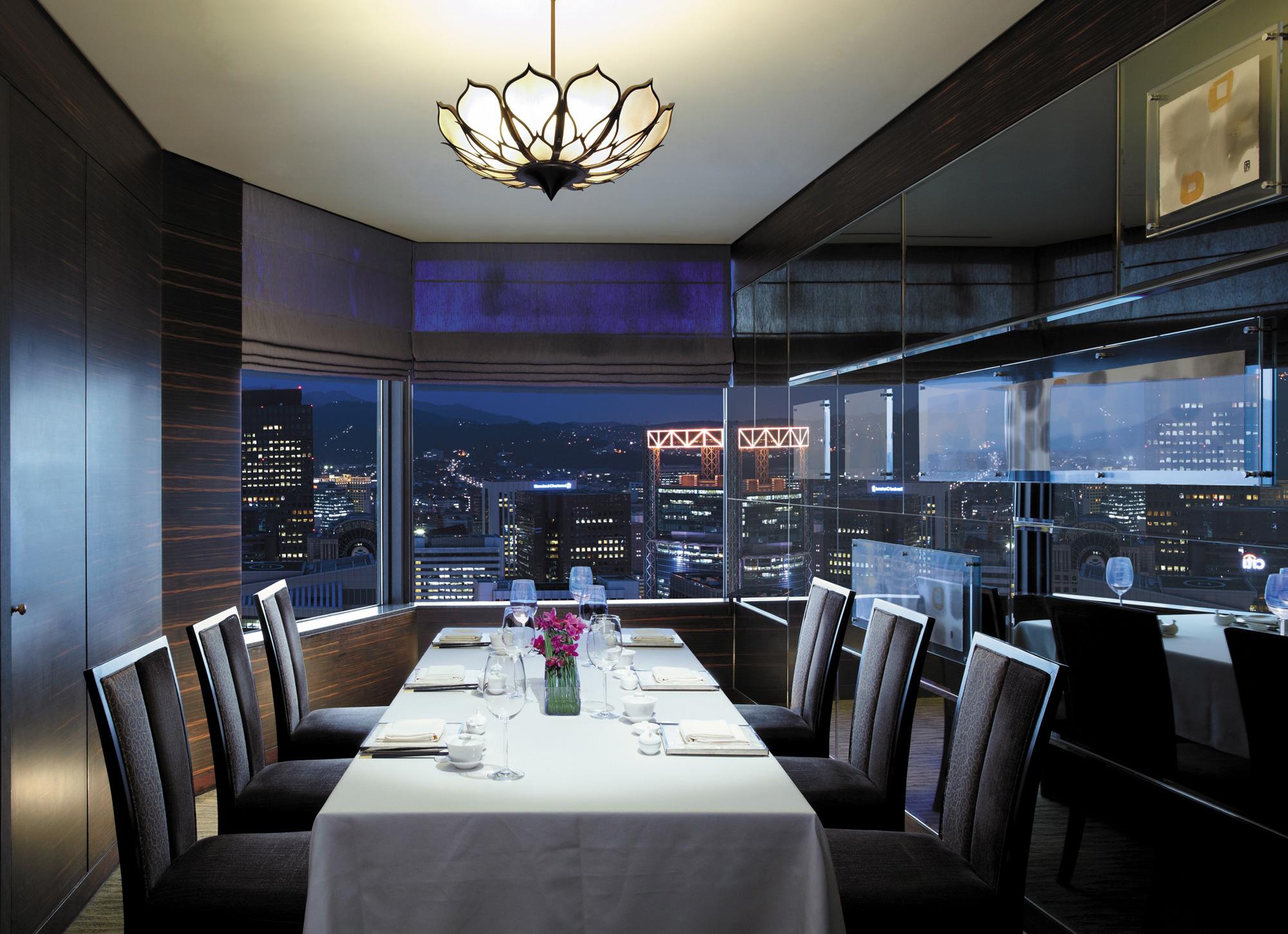 Lotte Hotel Seoul Executive Tower Buitenkant foto The dining room at the 39th floor