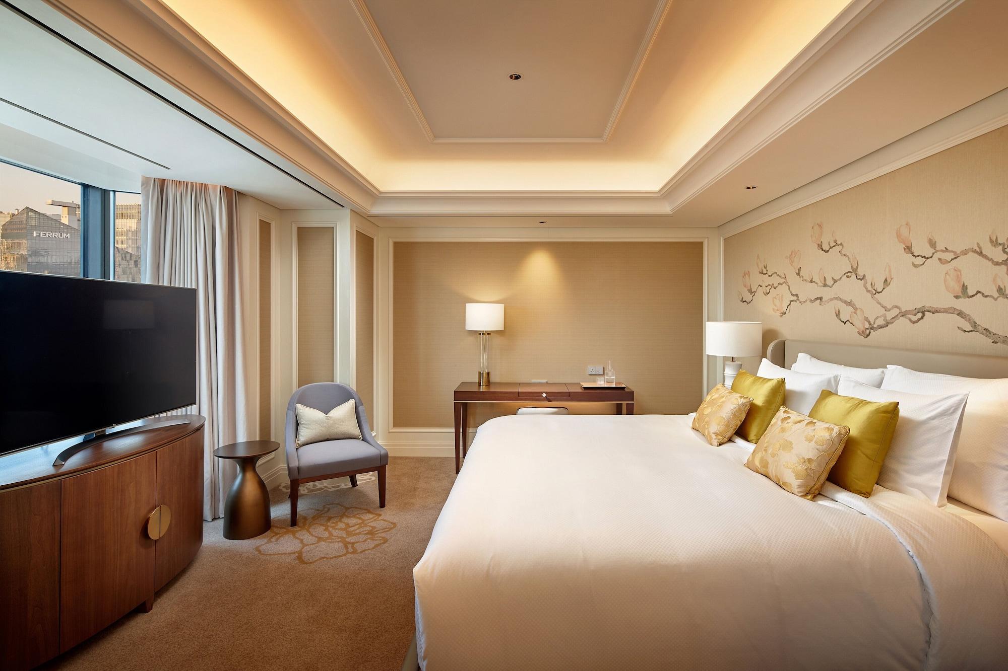 Lotte Hotel Seoul Executive Tower Buitenkant foto A bedroom at The Ritz-Carlton, Osaka