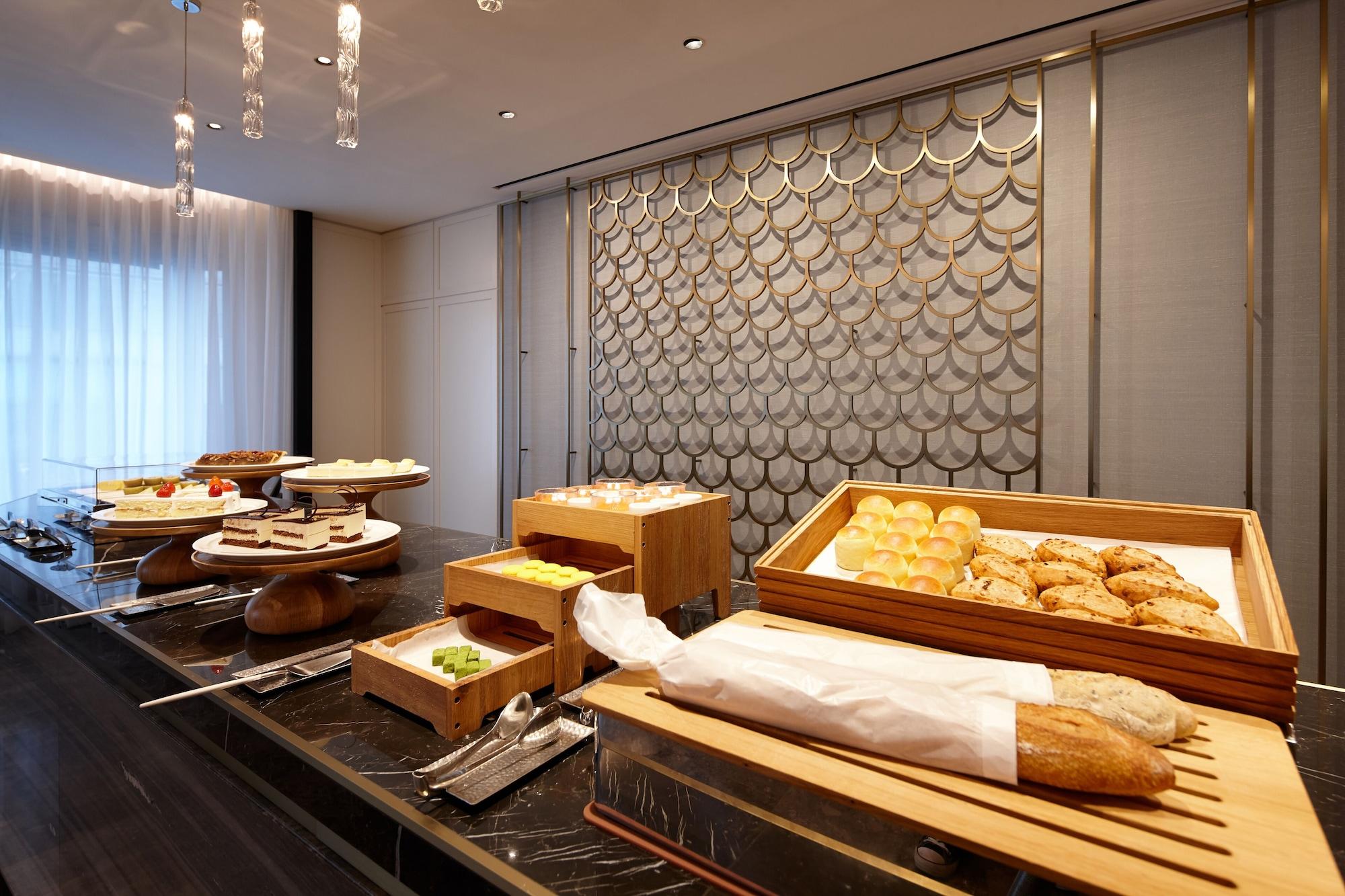 Lotte Hotel Seoul Executive Tower Buitenkant foto A buffet at a hotel