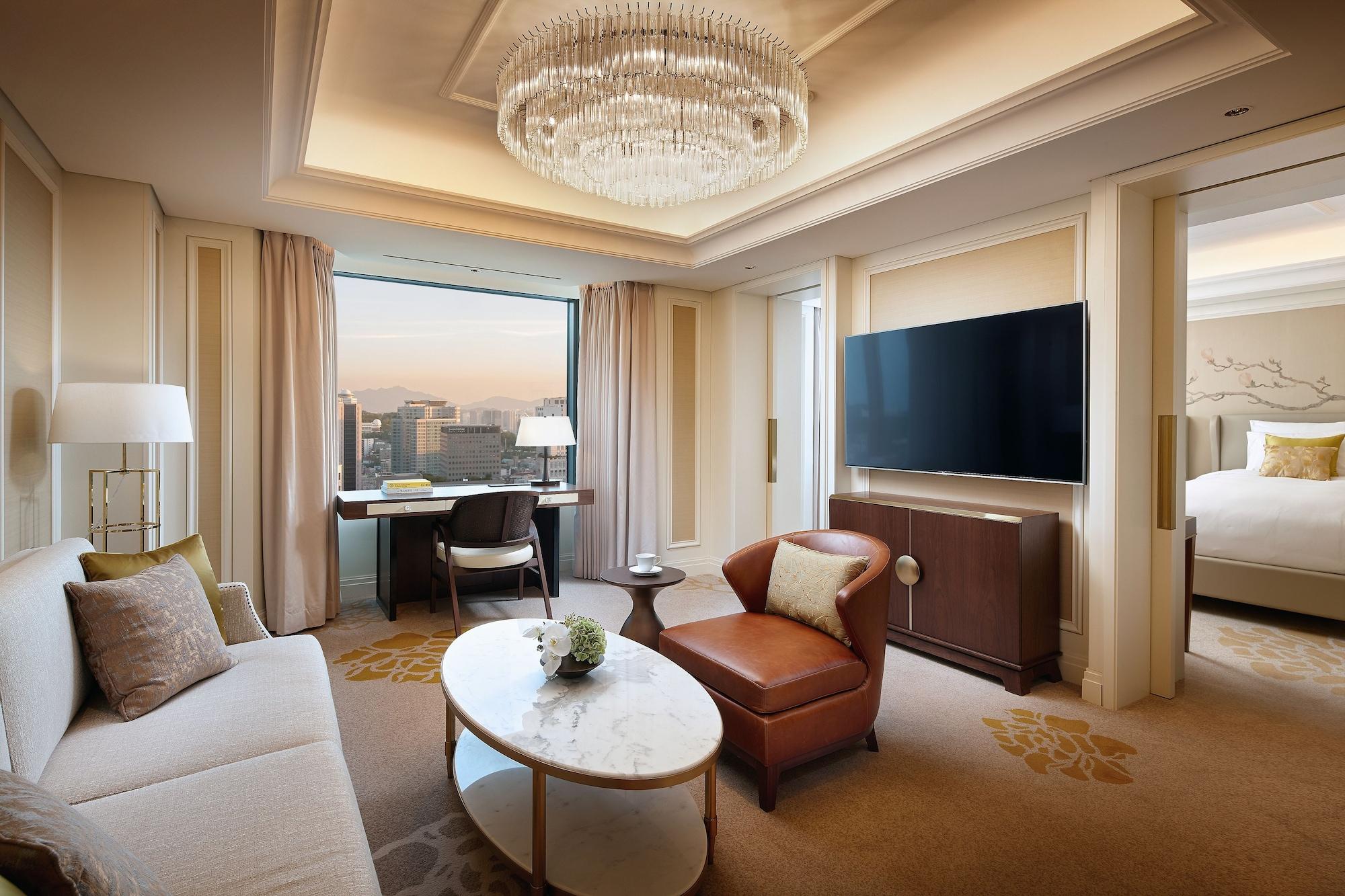 Lotte Hotel Seoul Executive Tower Buitenkant foto A suite at The Ritz-Carlton, Osaka
