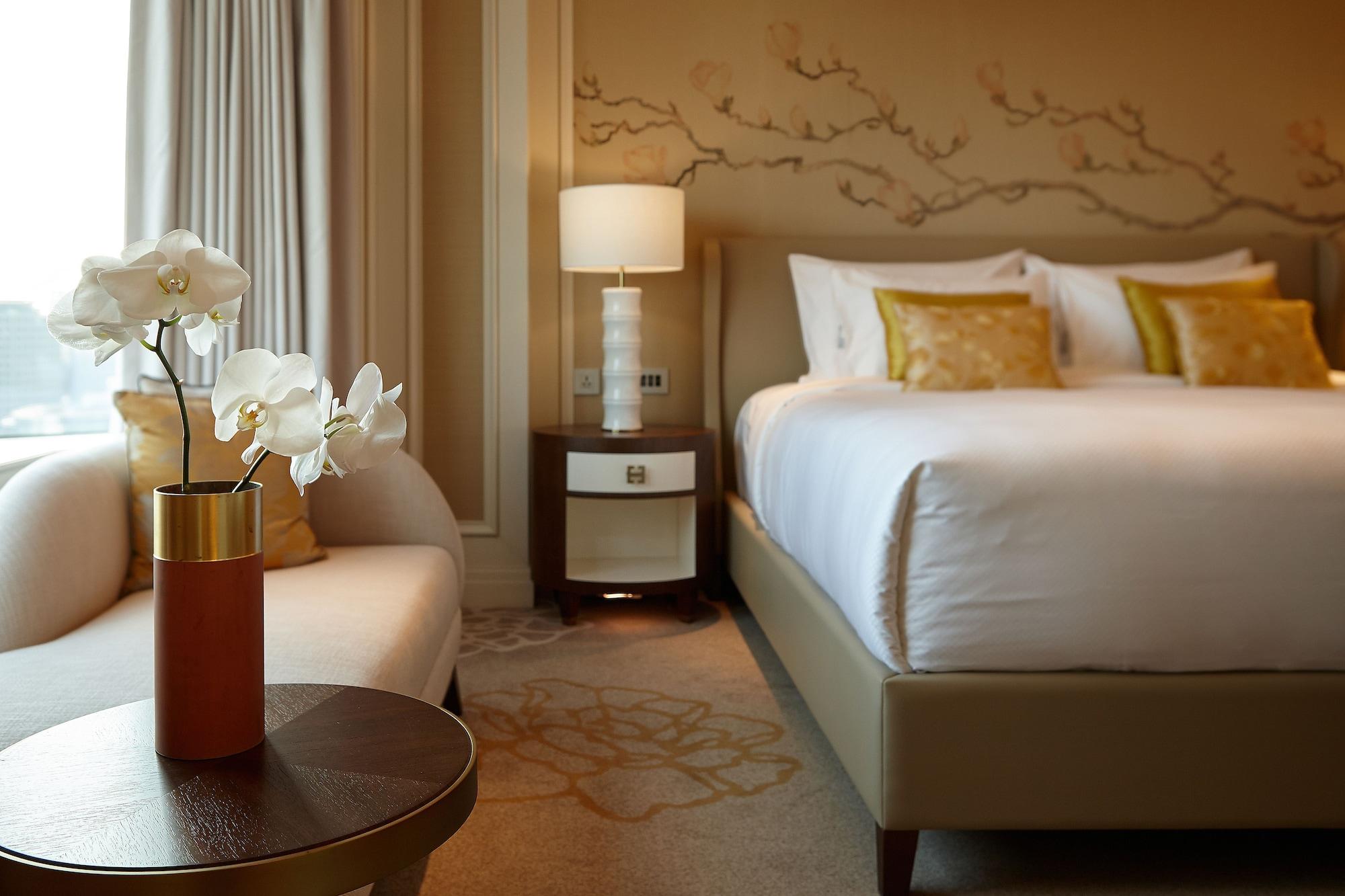 Lotte Hotel Seoul Executive Tower Buitenkant foto A bedroom at the hotel