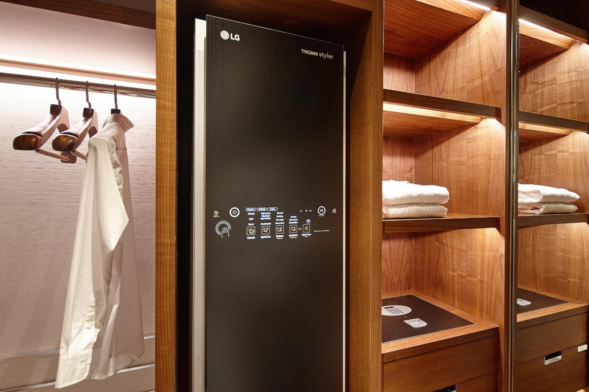 Lotte Hotel Seoul Executive Tower Buitenkant foto LG Signature refrigerator