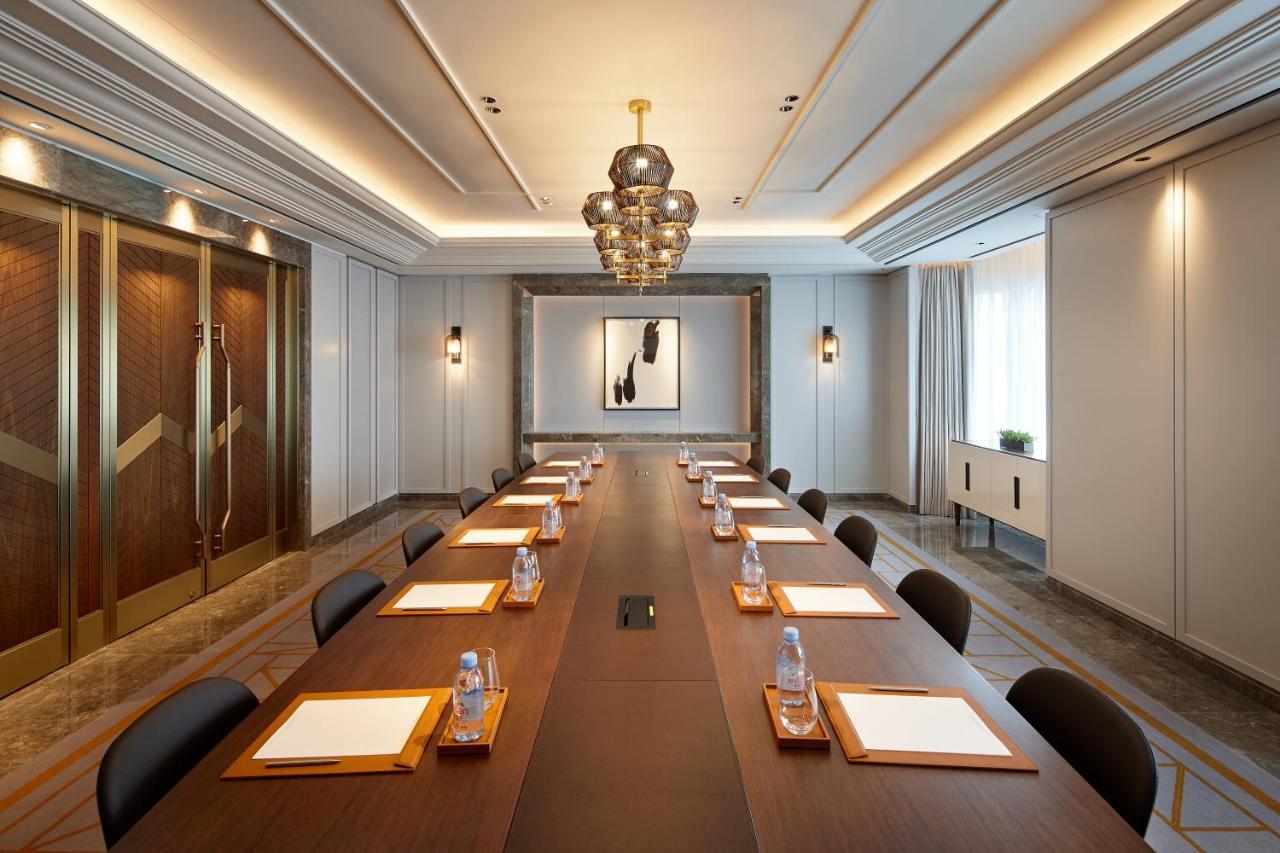Lotte Hotel Seoul Executive Tower Buitenkant foto Meeting room at The Hari, London