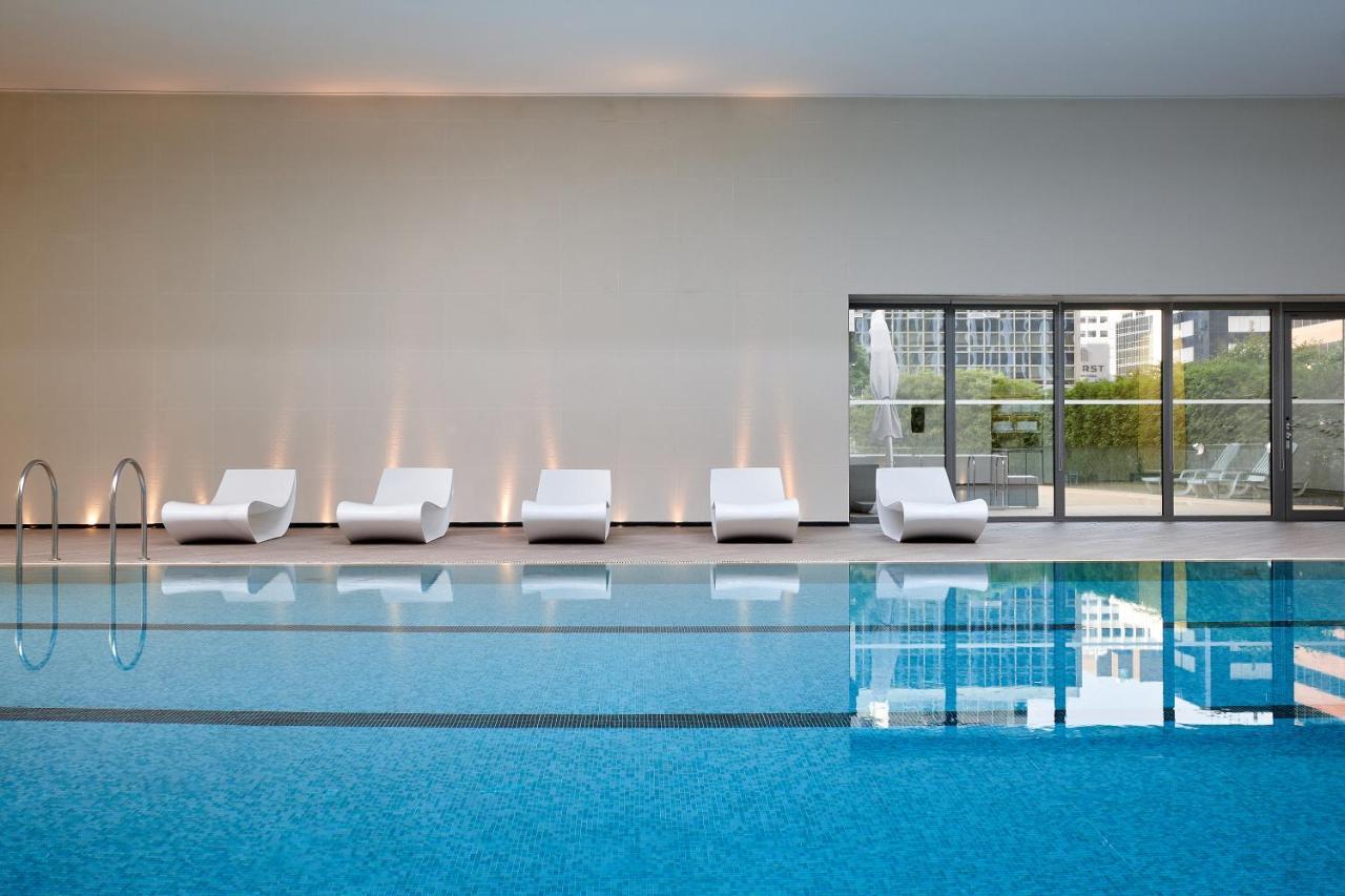 Lotte Hotel Seoul Executive Tower Buitenkant foto The swimming pool at The Landmark